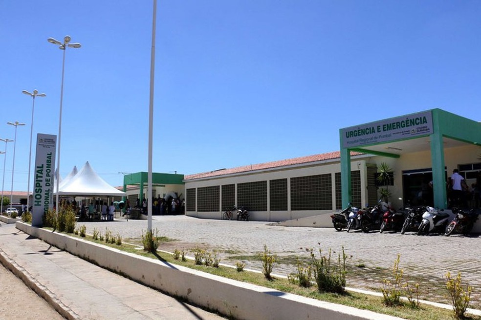 Em parte, pessoas que comeram na pizzaria foram atendidas no Hospital Regional de Pombal — Foto: Foto: Francisco França/Secom-PB
