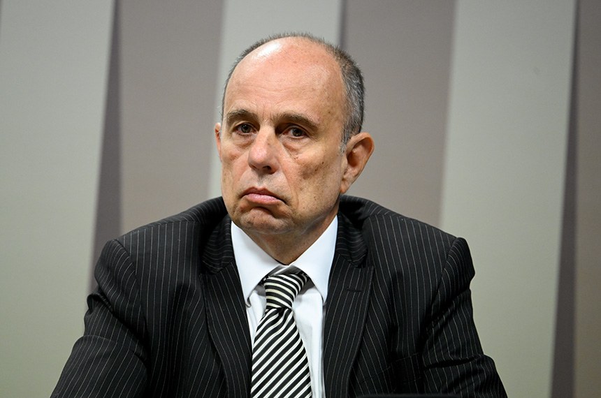 Mesa: 
indicado para exercer o cargo de embaixador do Brasil na República da Namíbia, Pedro de Castro da Cunha e Menezes (MSF 56/2025).