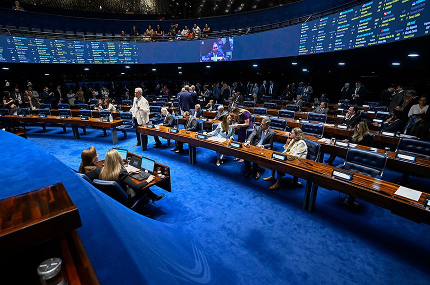 Em pronunciamento, à bancada, senador Sérgio Petecão (PSD-AC).