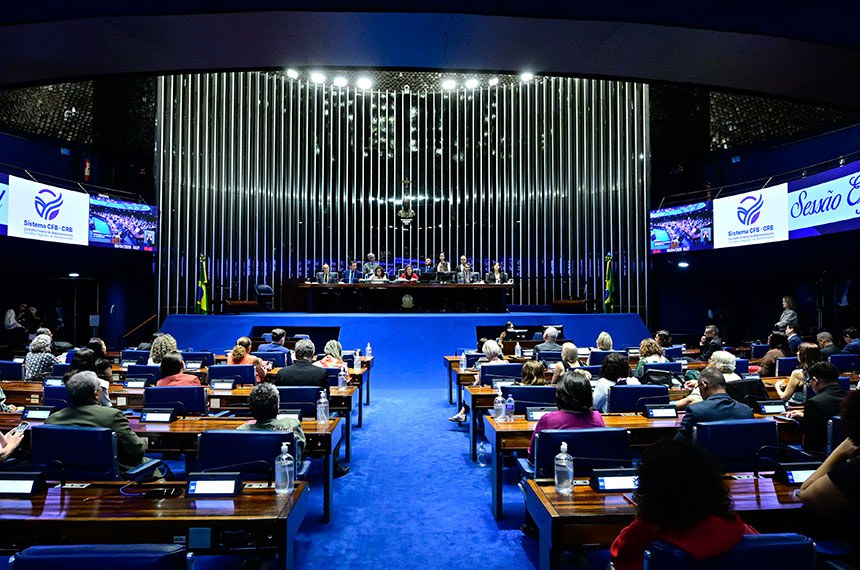 Mesa: 
representante dos ex-presidentes do Conselho Federal de Biblioteconomia (CFB), Raimundo Martins de Lima;
presidente do Conselho Regional de Biblioteconomia da Primeira Região (CRB-1), Johnathan Pereira Alves Diniz;
presidente do Conselho Federal de Biblioteconomia (CFB), Dalgiza Andrade Oliveira;
presidente desta sessão, senadora Teresa Leitão (PT-PE), conduz sessão especial;
secretária desta sessão;
presidente da Federação Brasileira de Associações de Bibliotecários, Cientistas de Informação e Instituições (Febab), Jorge Moisés Kroll do Prado;
1ª secretária Associação Brasileira de Educação em Ciência da Informaçãoformação (Abecin), Valeria Valls.