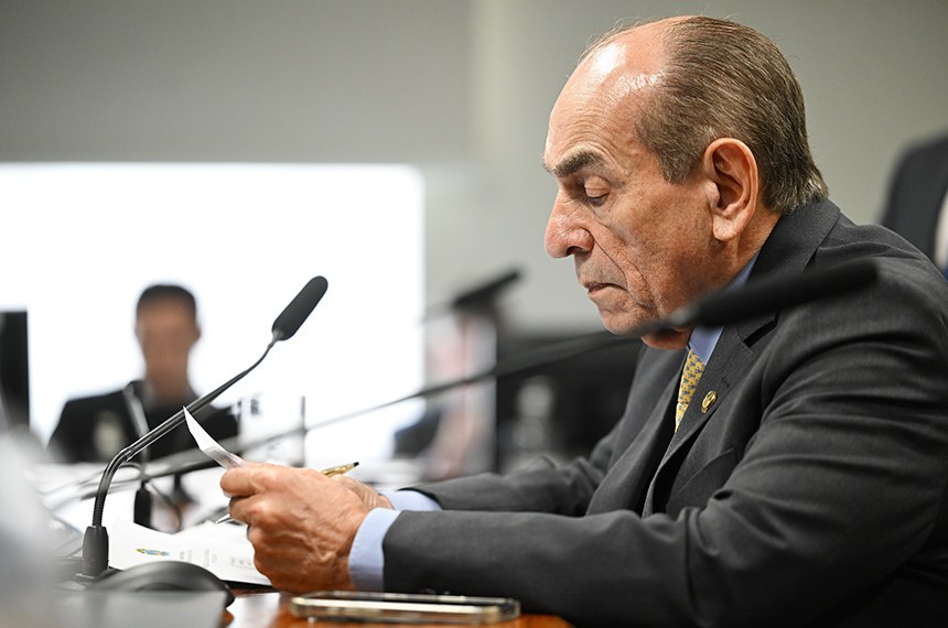 Mesa: 
presidente da CAS, senador Marcelo Castro (MDB-PI).