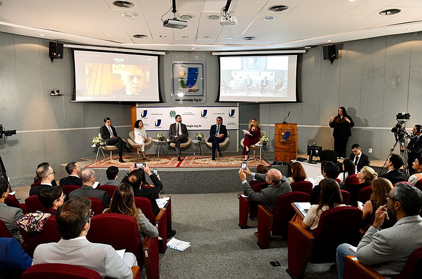 Participam:
secretário-geral da Mesa do Senado Federal entre abril de 2021 e 2025, Gustavo Sabóia;
secretário-geral da Mesa do Senado Federal entre 14 de março de 2007 a 4 de abril de 2014, Claudia Lyra;
secretário-geral da Mesa do Senado Federal, Danilo Augusto Barboza de Aguiar;
secretário-geral da Mesa do Senado Federal entre De 2014 a 2021, Luiz Fernando Bandeira de Mello Filho;
repórter da TV Senado Isabela Dutra - em pronunciamento.