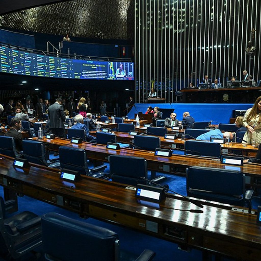 Mesa: 
senador Dr. Hiran (PP-RR); 
presidente do Senado Federal, senador Davi Alcolumbre (União-AP); 
secretário-geral da Mesa do Senado Federal, Danilo Augusto Barboza de Aguiar.