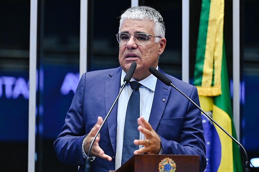 Em discurso,  à tribuna,  senador Eduardo Girão (Novo-CE).