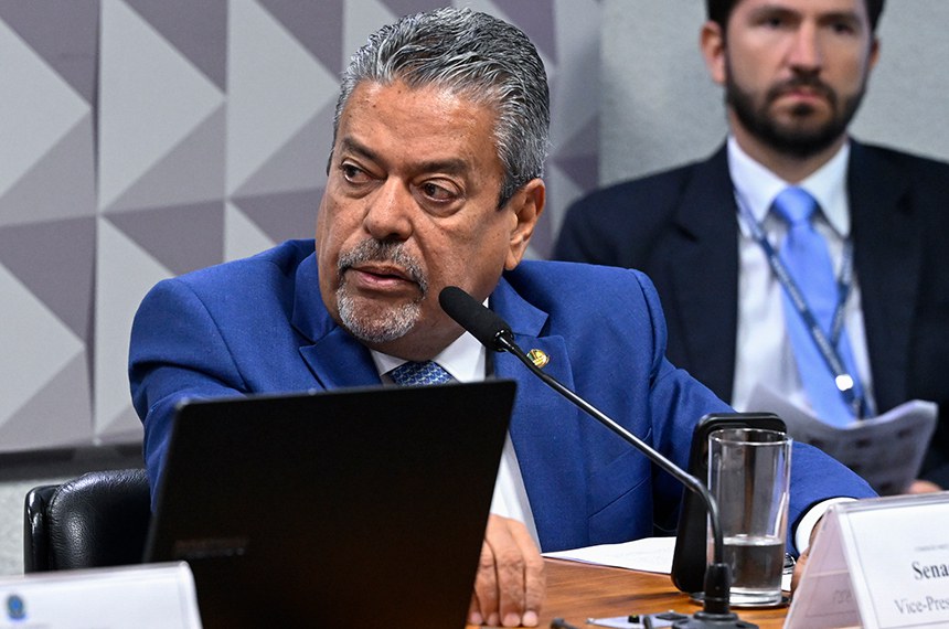 Em pronunciamento, à mesa, vice-presidente da CMMPV 1.327/2025, senador Dr. Hiran (PP-RR).