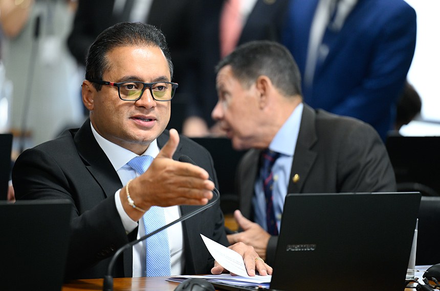 Em pronunciamento, à bancada, senador Weverton (PDT-MA);.