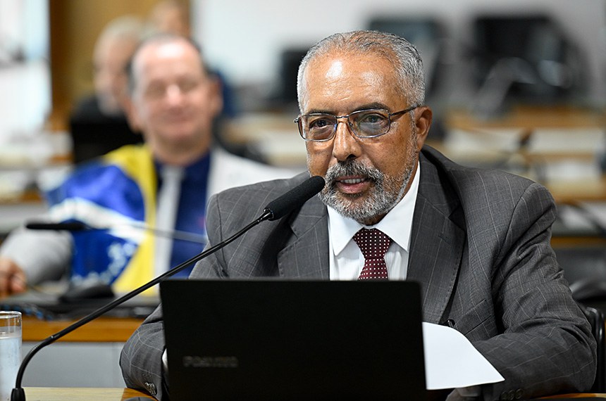 Em pronunciamento, à bancada,