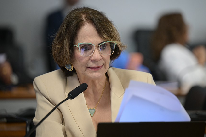 Em pronunciamento, à bancada, relatora do PL 754/2023, senadora Damares Alves (Republicanos-DF).