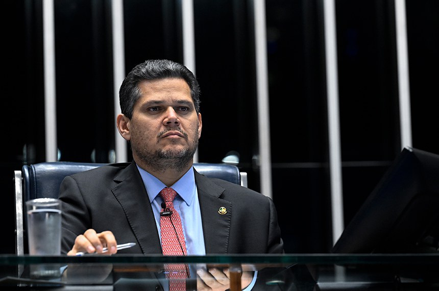 Presidente do Senado Federal, senador Davi Alcolumbre (União-AP) conduz sessão.