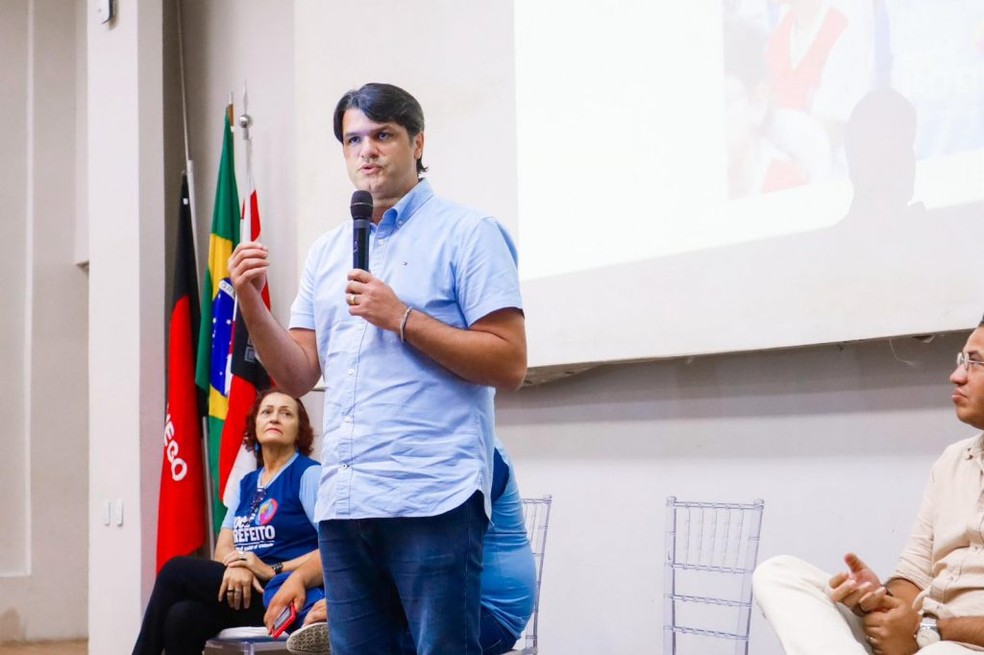 Léo Bezerra assume como prefeito de João Pessoa após renúncia de Cícero Lucena — Foto: Prefeitura de João Pessoa
