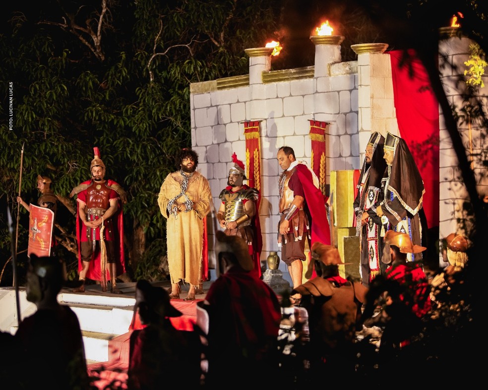 Espetáculo 'Paixão de Cristo' apresentado ao ar livre, em Cuité, PB — Foto: Lucivan Lucas/Divulgação