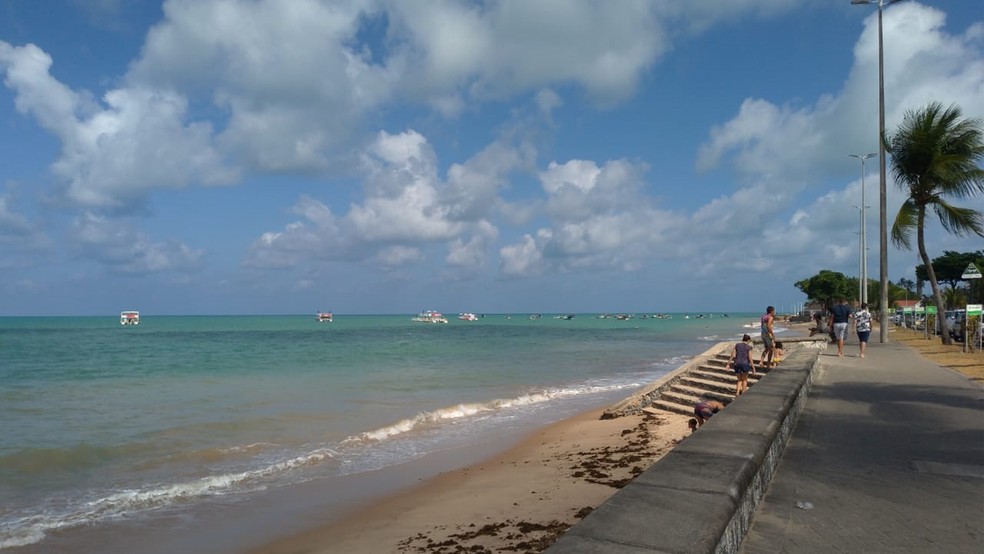 Três trechos de praia estão impróprios para banho, na Paraíba. — Foto: Krys Carneiro/G1