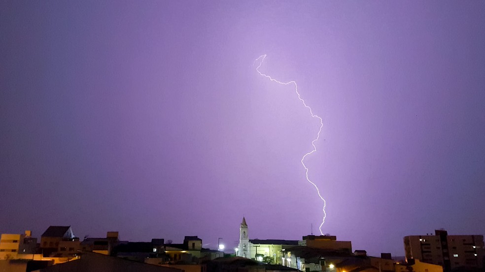Chuva acompanhada de raios em Picuí, no Seridó da Paraíba — Foto: Daniel Coutinho/Arquivo Pessoal