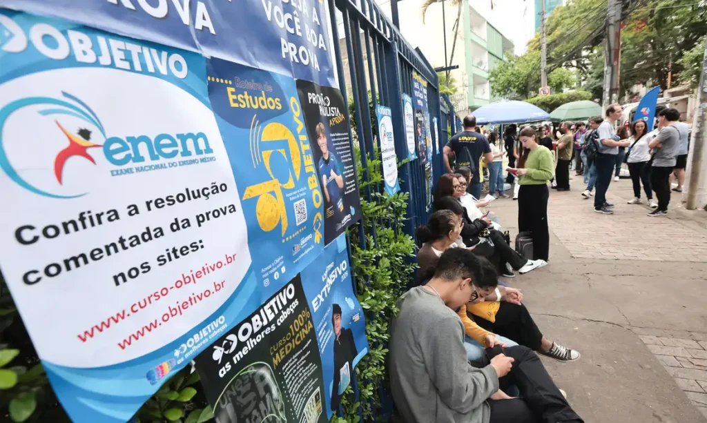 São Paulo (SP), 22/12/2025 - Retrospectiva 2025 - Foto feita em  09/11/2025 - Estudantes no primeiro dia de provas do ENEM na UNIP Vergueiro em São Paulo. Foto: Paulo Pinto/Agência Brasil.