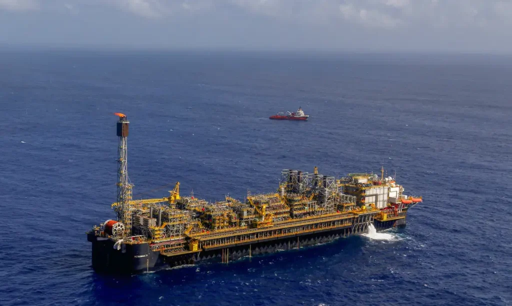 Rio de Janeiro (RJ), 28/09/2023 - Vista aérea do navio-plataforma P-71, instalado no campo de Itapu, no pré-sal da Bacia de Santos, a 200 km da costa do Rio de Janeiro. Foto:Tânia Rêgo/Agência Brasil