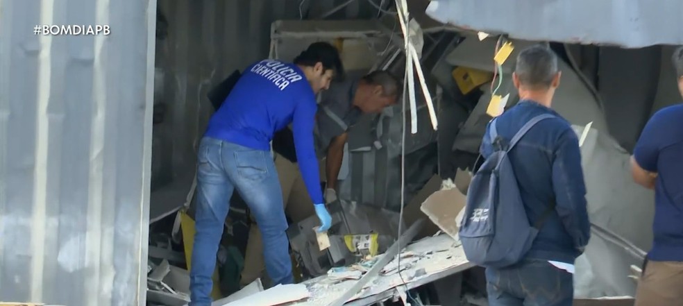 Criminosos explodem cofre de posto de combustíveis no Altiplano, em João Pessoa — Foto: Reprodução / TV Cabo Branco