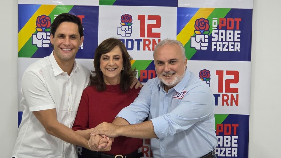 Rafael Motta, pré-candidato ao senado, ao lado de Márcia Maia, presidente do PDT estadual e Jean Paul Prates, primeiro suplente — Foto: Divulgação