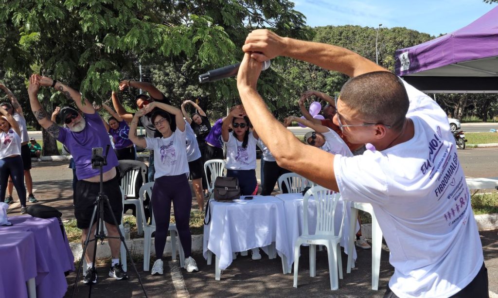 Brasília (DF), 17/05/2026 - Pesosas participam do evento de Mobilização Nacional pela Fibromialgia, realizado no Parque da Cidade. Sara Kubitschek. Foto: Valter Campanato/Agência Brasil