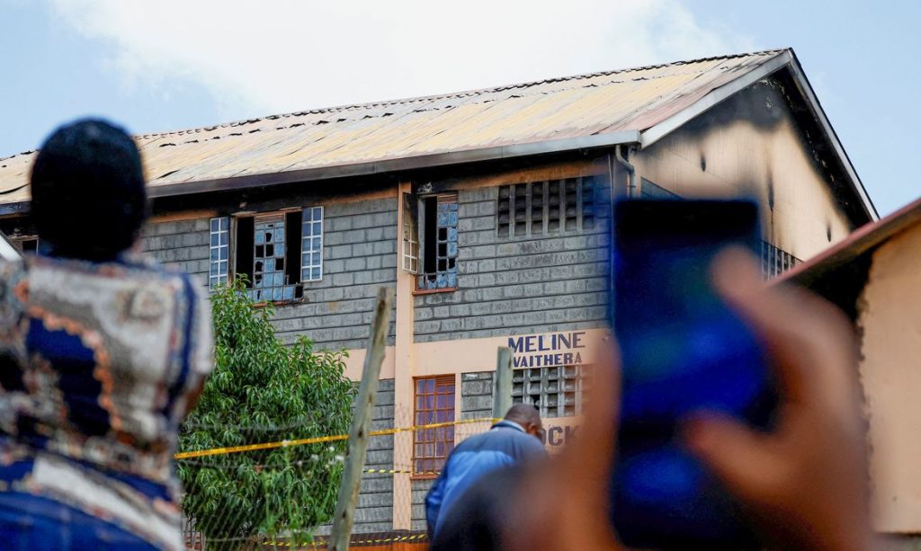 Incêndio em escola do Quênia em Gilgil
 28 de maio de 2026   REUTERS/Thomas Mukoya