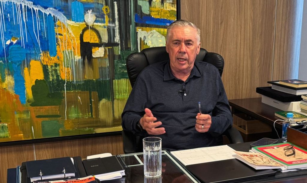 Técnico Carlo Ancelotti durante entrevista à Reuters
  12 de maio de 2026    REUTERS/Sergio Queiroz