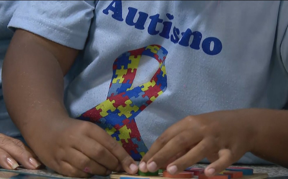 Justiça mantém redução de jornada em 50% para servidor de Mossoró que cuida de filho com autismo — Foto: Reprodução/TV Globo
