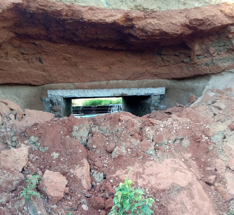DER afirma que não há risco de rompimento em trecho da RN-233 — Foto: Reprodução