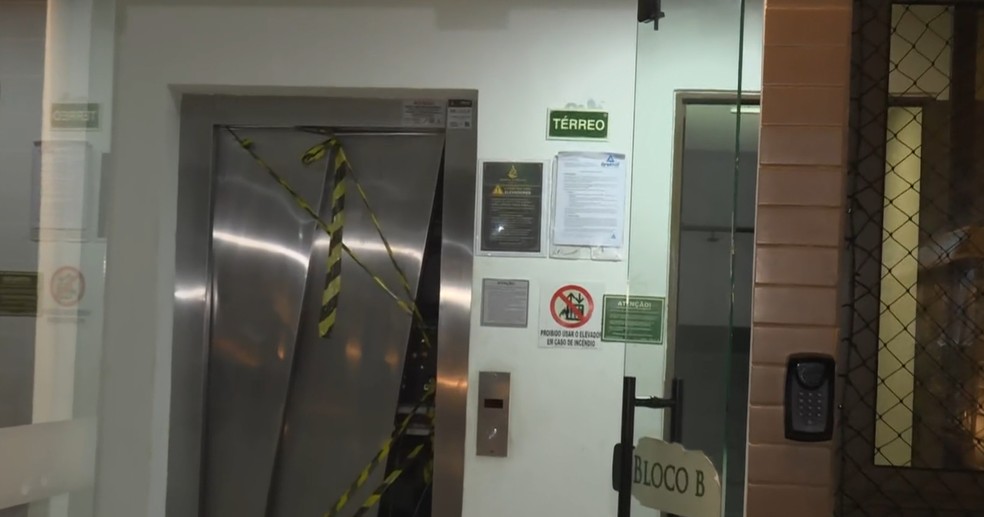 Elevador despenca três andares em prédio residencial em João Pessoa; três pessoas ficam feridas — Foto: TV Cabo Branco