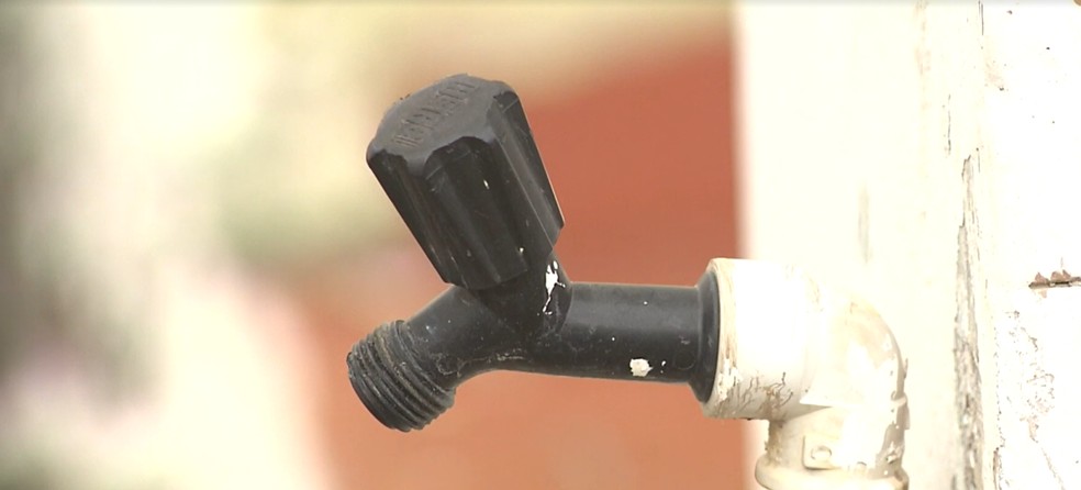 Falta água em áreas de Campina Grande há quatro dias; Cagepa diz que retorno do serviço é gradativo — Foto: TV Paraíba/Reprodução