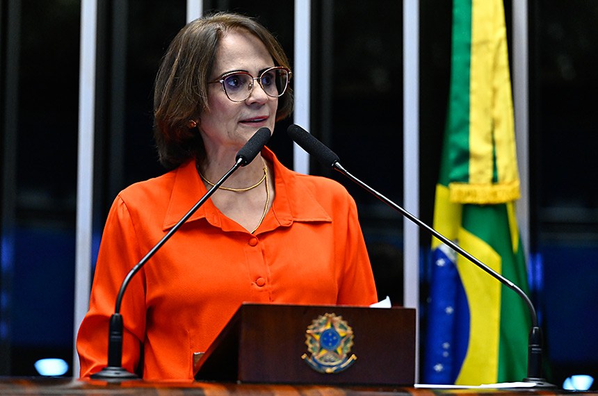 À tribuna, em discurso, senadora Damares Alves (Republicanos-DF).
