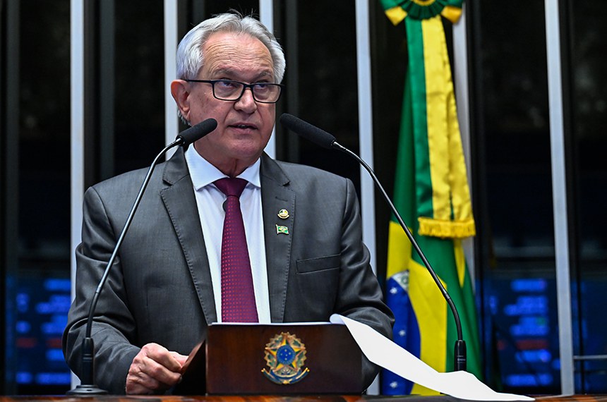 Em discurso, à tribuna, senador Hermes Klann (PL-SC).