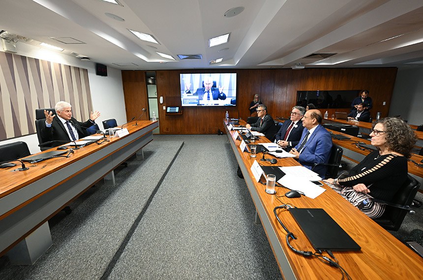 Bancada:
diretor de Relações Institucionais e Governamentais da Associação das Empresas de Tecnologia da Informação e Comunicação (TIC) e de Tecnologias Digitais do Brasil (Brasscom), Sergio Sgobbi;
educador Cláudio Makarovsky;
diretor de Relações Institucionais do Senac Nacional, Antônio Henrique Borges Paula;
especialista em Desenvolvimento Industrial do Senai, Marilza Machado Gomes Regattieri.