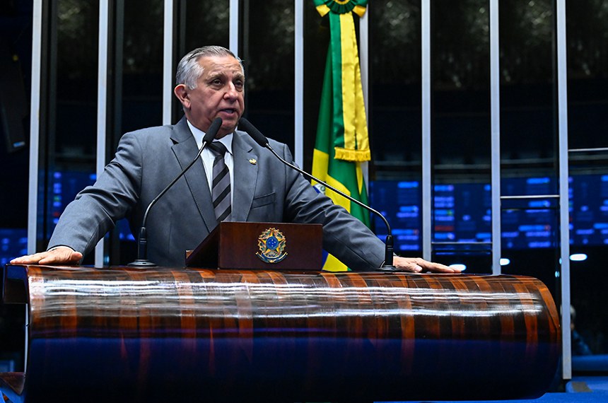 Em discurso, à tribuna, senador Izalci Lucas (PL-DF).