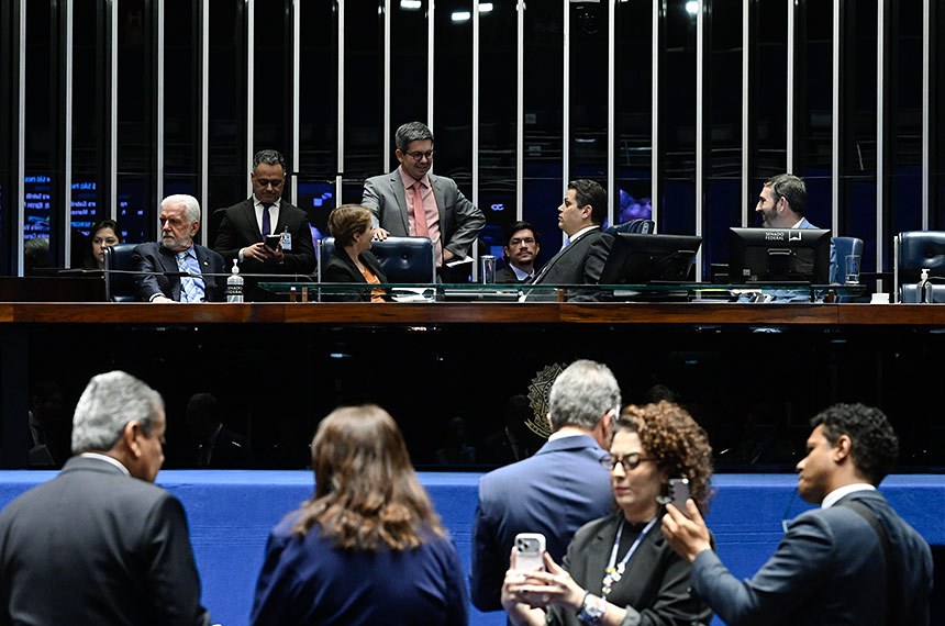 Mesa: 
líder do governo no Senado Federal,  senador Jaques Wagner (PT-BA);
senadora Tereza Cristina (PP-MS);
líder do governo no Congresso Nacional, senador Randolfe Rodrigues (PT-AP); 
presidente do Senado Federal, senador Davi Alcolumbre (União-AP); 
secretário-geral da Mesa do Senado Federal, Danilo Augusto Barboza de Aguiar.