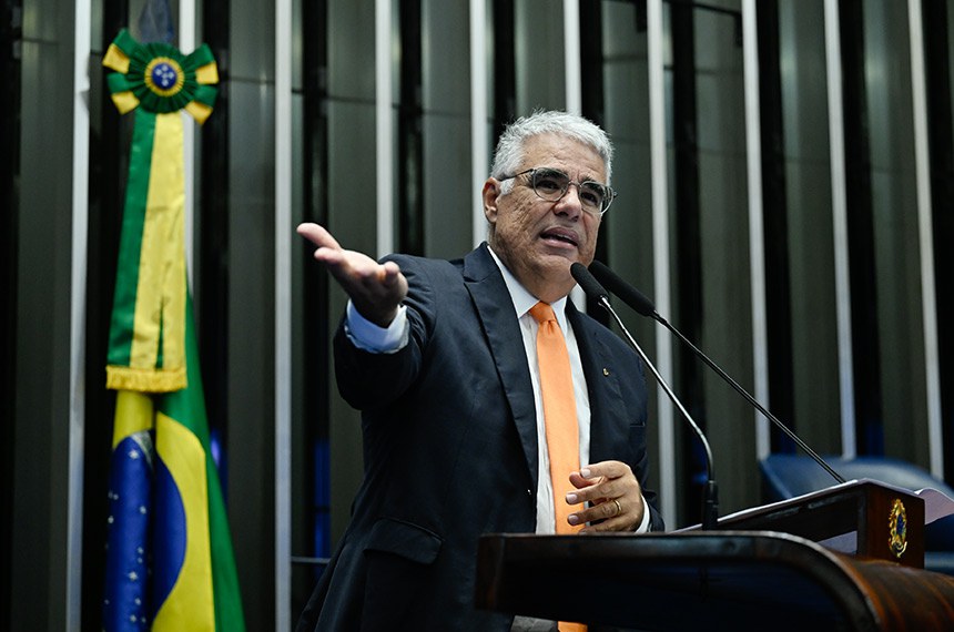 Em discurso, à tribuna, senador Eduardo Girão (Novo-CE).