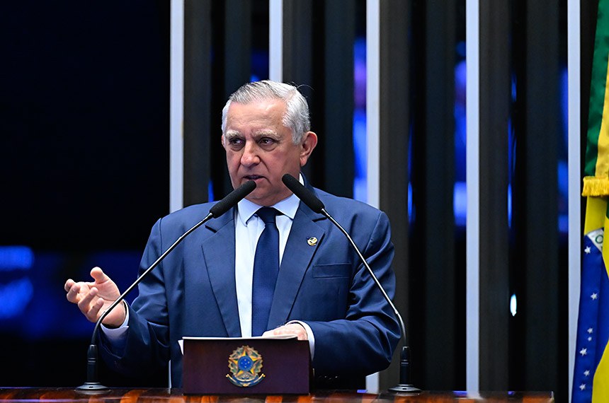 Senador Izalci Lucas (PL-DF) em discurso à tribuna.
