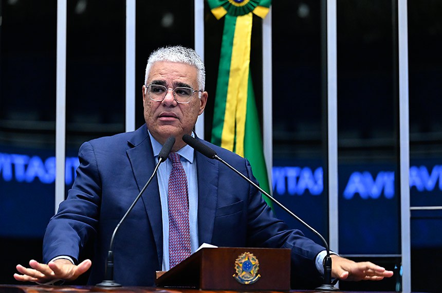Em discurso, à tribuna, senador Eduardo Girão (Novo-CE).