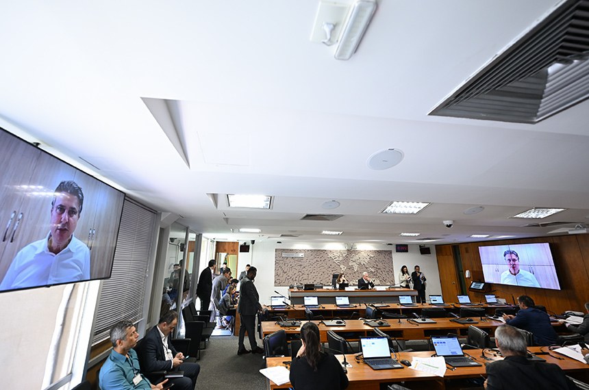 Em pronunciamento, via videoconferência, senador Camilo Santana (PT-CE).