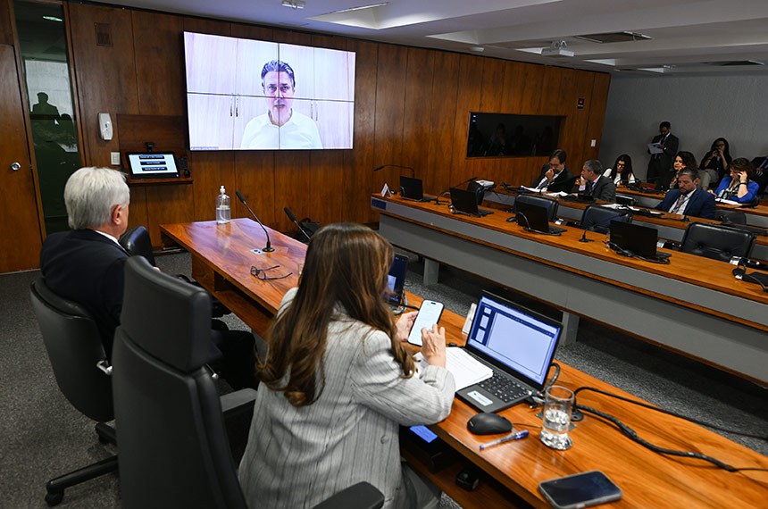 Em pronunciamento, via videoconferência, senador Camilo Santana (PT-CE).