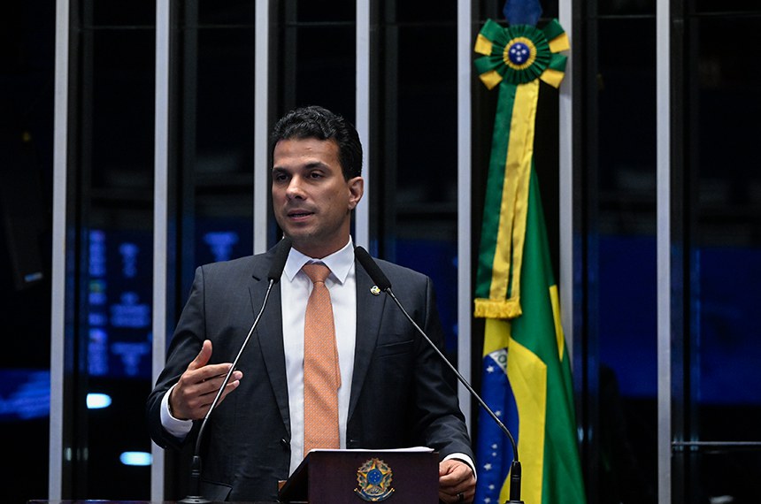 Senador Irajá (PSD-TO) em discurso à tribuna.