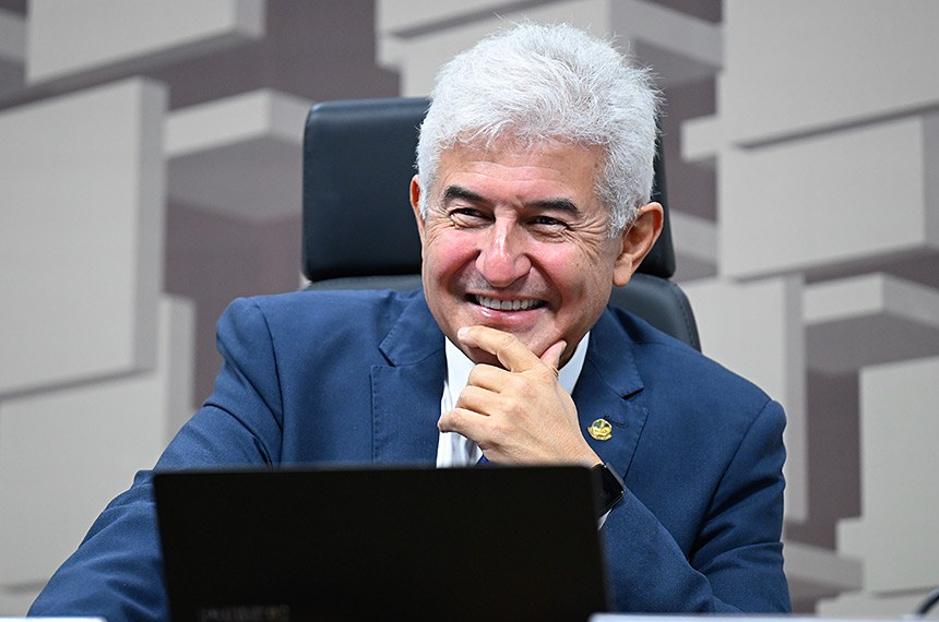 À mesa, relator do PLP 6/2026, PDL 412/2021, PDL 677/2024, e do PDL 700/2024, senador Astronauta Marcos Pontes (PL-SP).