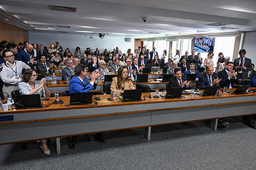 Bancada: 
senadora Damares Alves (Republicanos-DF); 
senador Wilder Morais (PL-GO); 
senadora Dra. Eudócia (PSDB-AL); 
senador Hamilton Mourão (Republicanos-RS); 
deputado federal Alceu Moreira (MDB-RS); 
deputado federal Pedro Lupion (Republicanos-PR); 
senador Jaques Wagner (PT-BA).