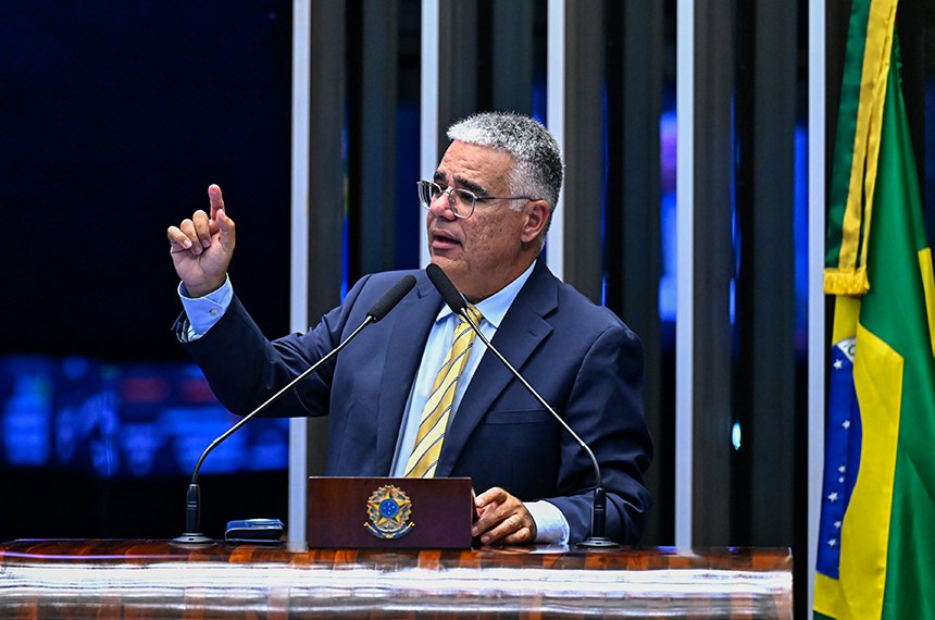 Em discurso, à tribuna, senador Eduardo Girão (Novo-CE).