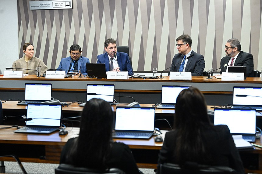 Mesa:
consultora do Centro Brasileiro de Relações Internacionais (Cebri), Rafaela Guedes; 
diretor-geral da Agência Nacional de Mineração (ANM), Mauro Henrique Moreira Sousa;
presidente eventual da CI, senador Wilder Morais (PL-GO);
presidente do Instituto Brasileiro de Mineração (Ibram), Pablo Cesário;
conselheiro da Associação Brasileira de Empresas de Pesquisa Mineral e Mineração (ABPM), Guilherme Simões Ferreira.