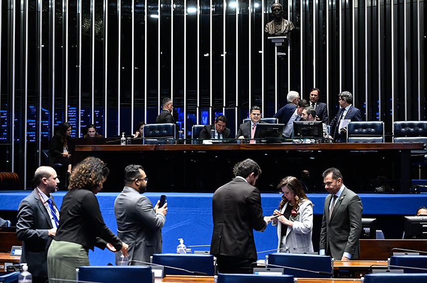Mesa:
senador Magno Malta (PL-ES);
presidente do Senado Federal, senador Davi Alcolumbre (União-AP);
secretário-geral da Mesa do Senado Federal, Danilo Augusto Barboza de Aguiar;
líder do governo no Congresso Nacional, senador Randolfe Rodrigues (PT-AP);
ex-senador Acir Gurgaz;
líder do governo no Senado Federal, senador Jaques Wagner (PT-BA).
