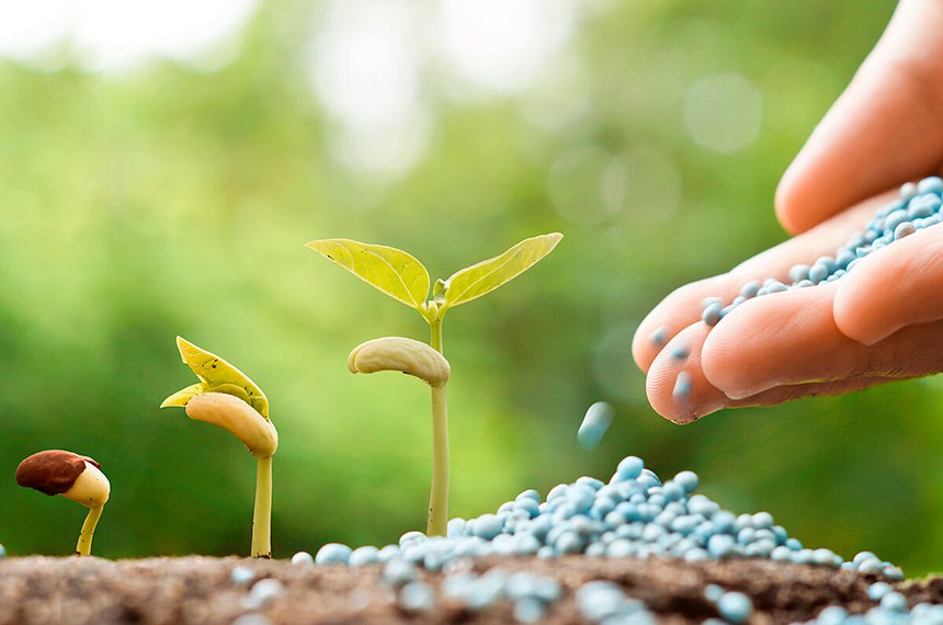 As análises de fertilizantes, corretivos, condicionadores, substratos e resíduos com potencial de uso agrícola asseguram ao agricultor que as quantidades recomendadas e aplicadas irão suprir as necessidades das plantas para os nutrientes presentes no fertilizante, que o corretivo irá produzir o efeito desejado, e a ausência de contaminantes que possam acumular no solo.