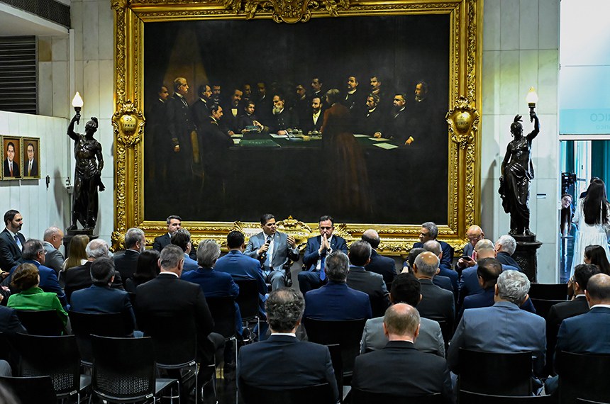 Participam:
ministro do Tribunal de Contas da União (TCU), Jorge Oliveira;
presidente do Senado, senador Davi Alcolumbre (União-AP) em pronunciamento;
senador Rodrigo Pacheco (PSD-MG);
presidente da Associação dos Membros dos Tribunais de Contas do Brasil (Atricon), Edilson de Sousa Silva (TCE-RO);
senador Esperidião Amin (PP-SC).