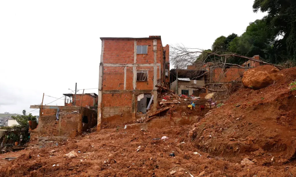 Juiz de Fora (MG), 19/03/2026 - Parque Jardim Burnier, um dos bairros mais atingidos pela chuva. Um mês depois dos deslizamentos e alagamentos que causaram a morte de mais de 70 pessoas em Juiz de Fora, além de deixar milhares de pessoas desabrigadas. Foto: Tânia Rêgo/Agência Brasil