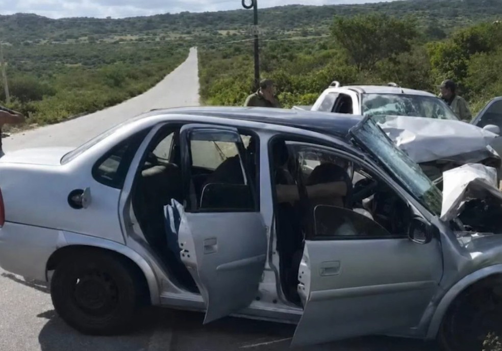 Mulher morre e sete pessoas ficam feridas em acidente envolvendo moto e dois carros no Cariri da Paraíba — Foto: TV Paraíba