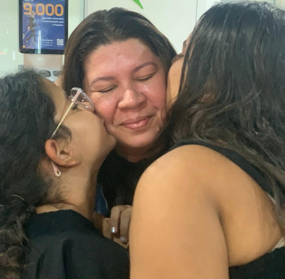 mãe relata saída do Brasil para buscar sustento para as filhas na Paraíba — Foto: Arquivo Pessoal/Adriana Couto
