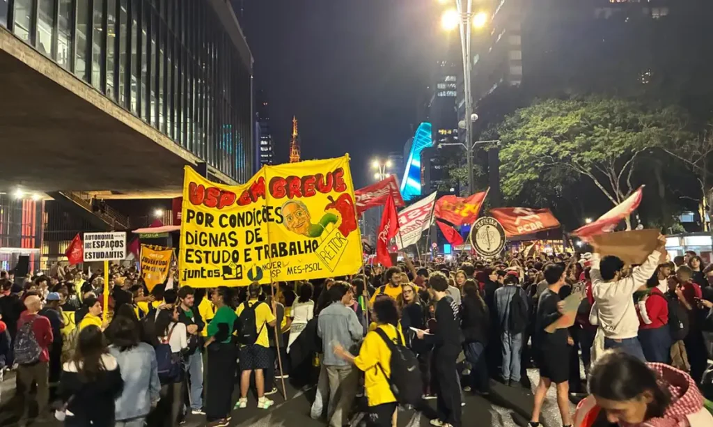 São Paulo (SP), 13/05/2026 - Protesto de estudantes por melhores condições das universidades. Foto: Guilherme Jeronymo/Agência Brasil
